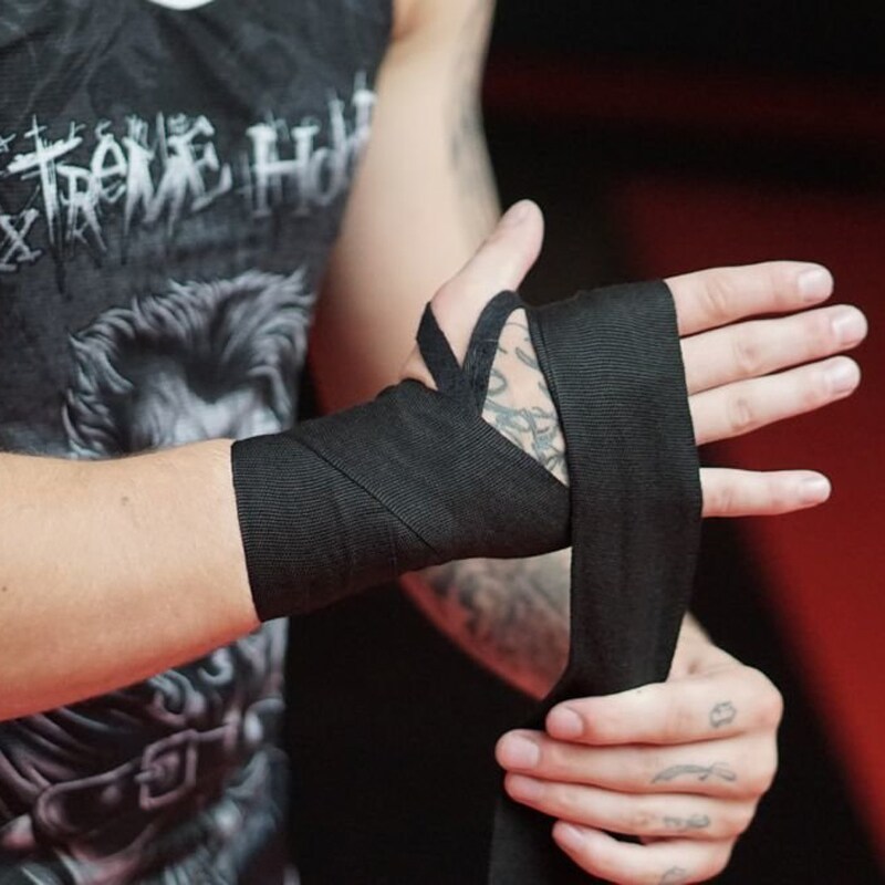 DBX Bushido Hand and Wrist Boxing Bandages 2 x 4 m - Black