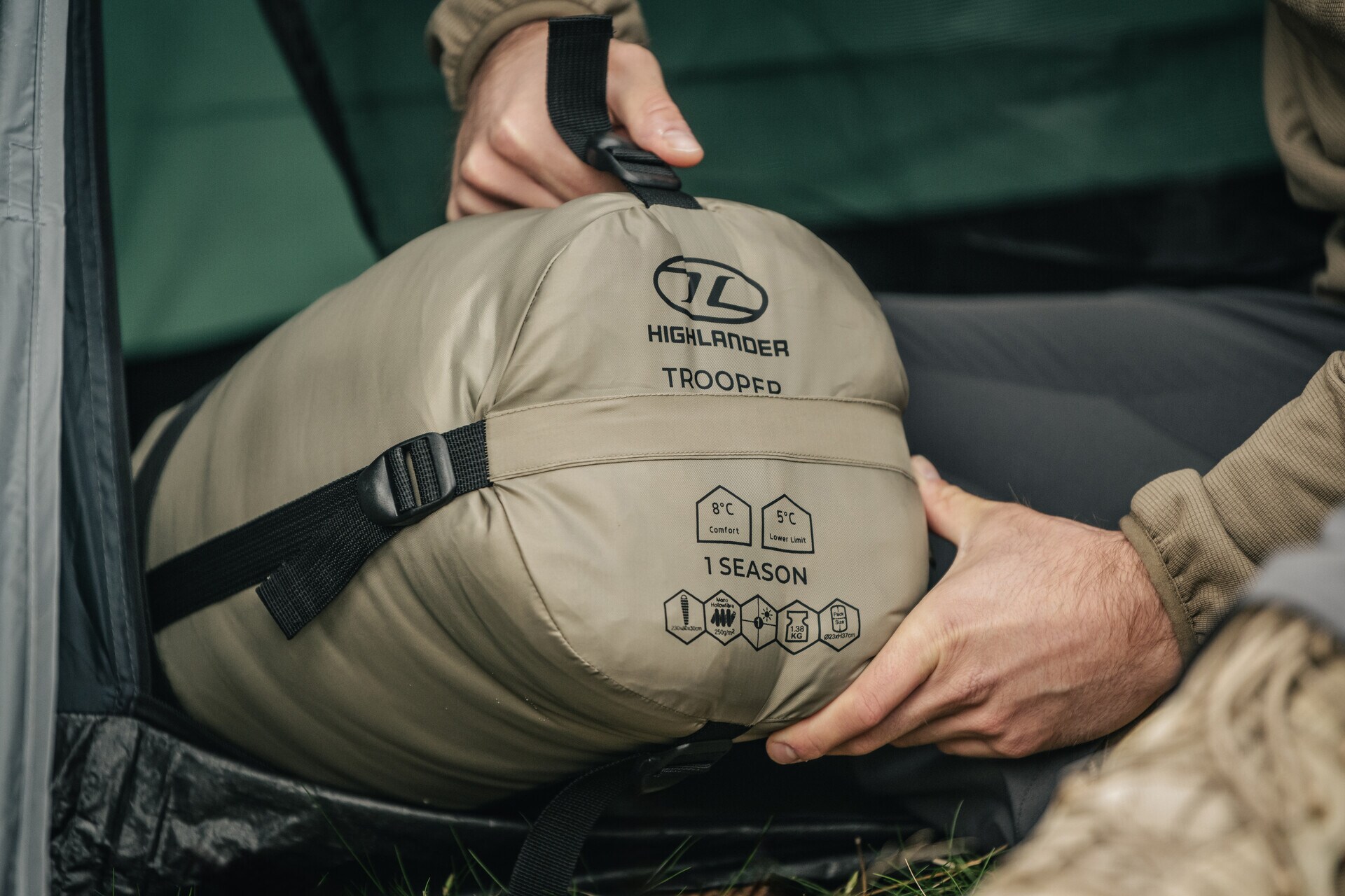 Highlander Forces Trooper 250 Ranger Green sleeping bag - left