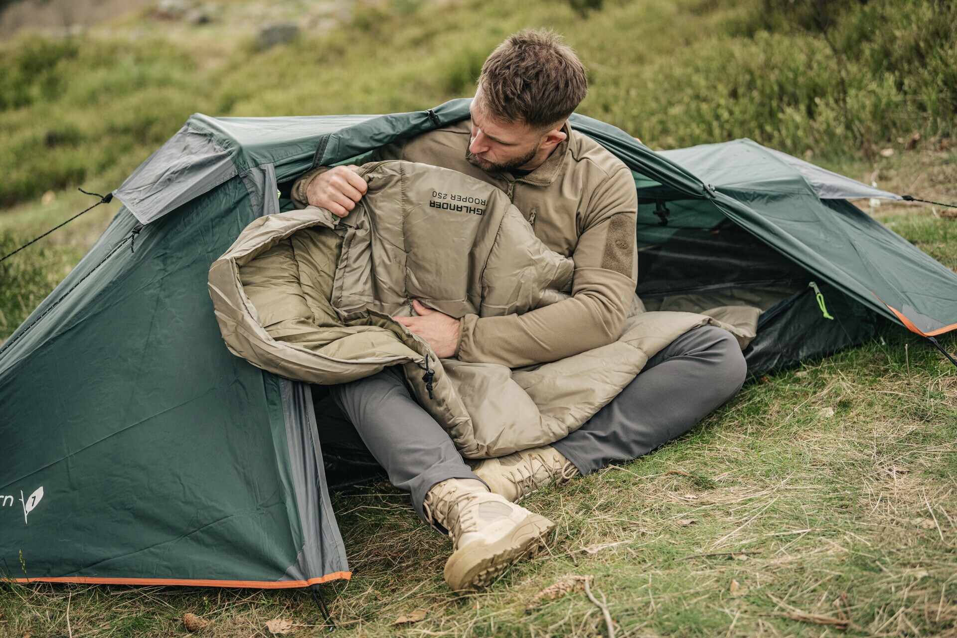 Highlander Forces Trooper 250 Ranger Green sleeping bag - left