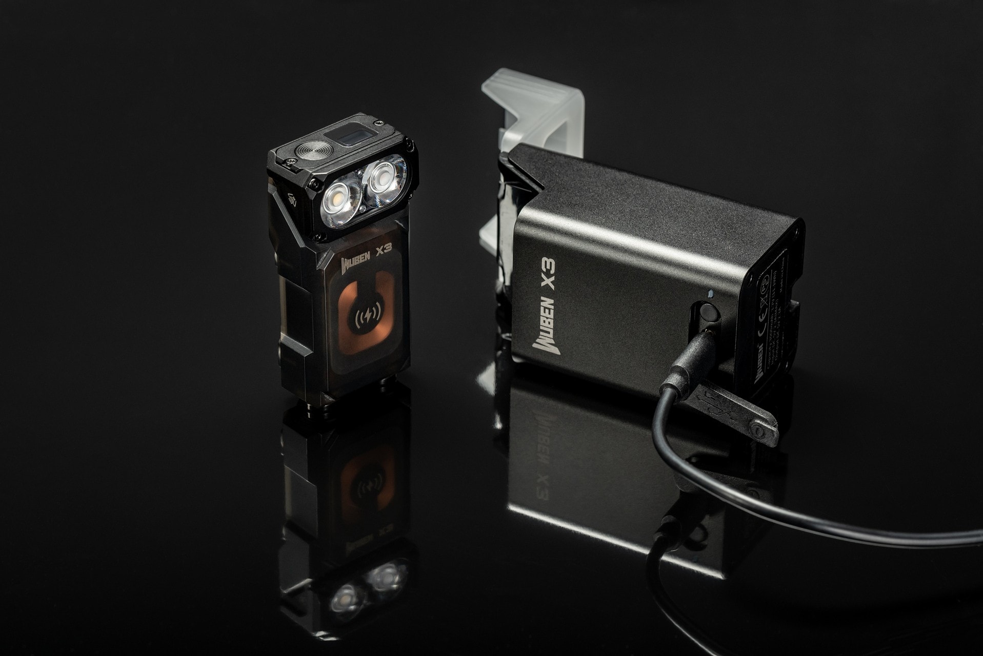 Wuben X3 Pro Black Flashlight + Aluminum Charging Box - 700 lumens