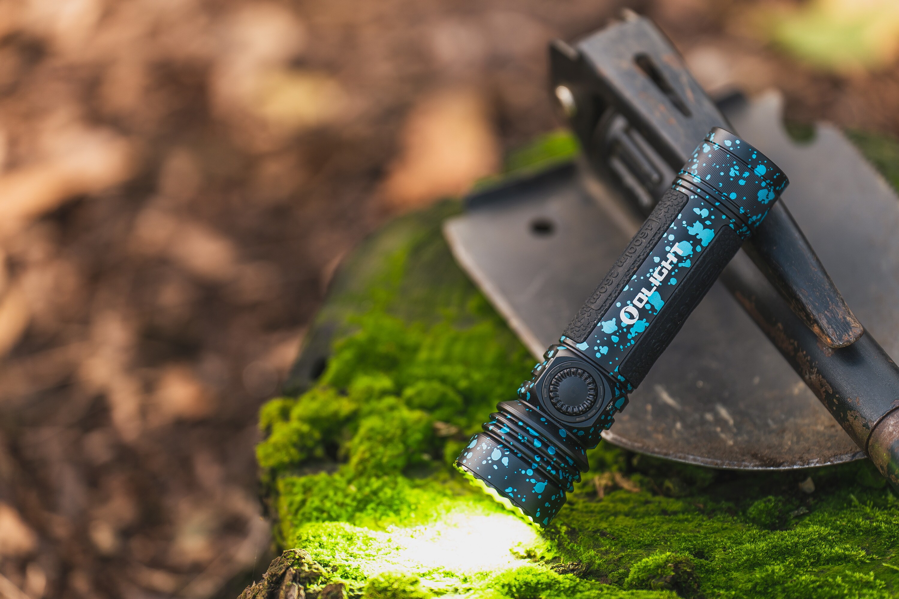 Olight Seeker 4 Pro Cool White Deep Ocean Tactical Search Flashlight - 4600 lumens