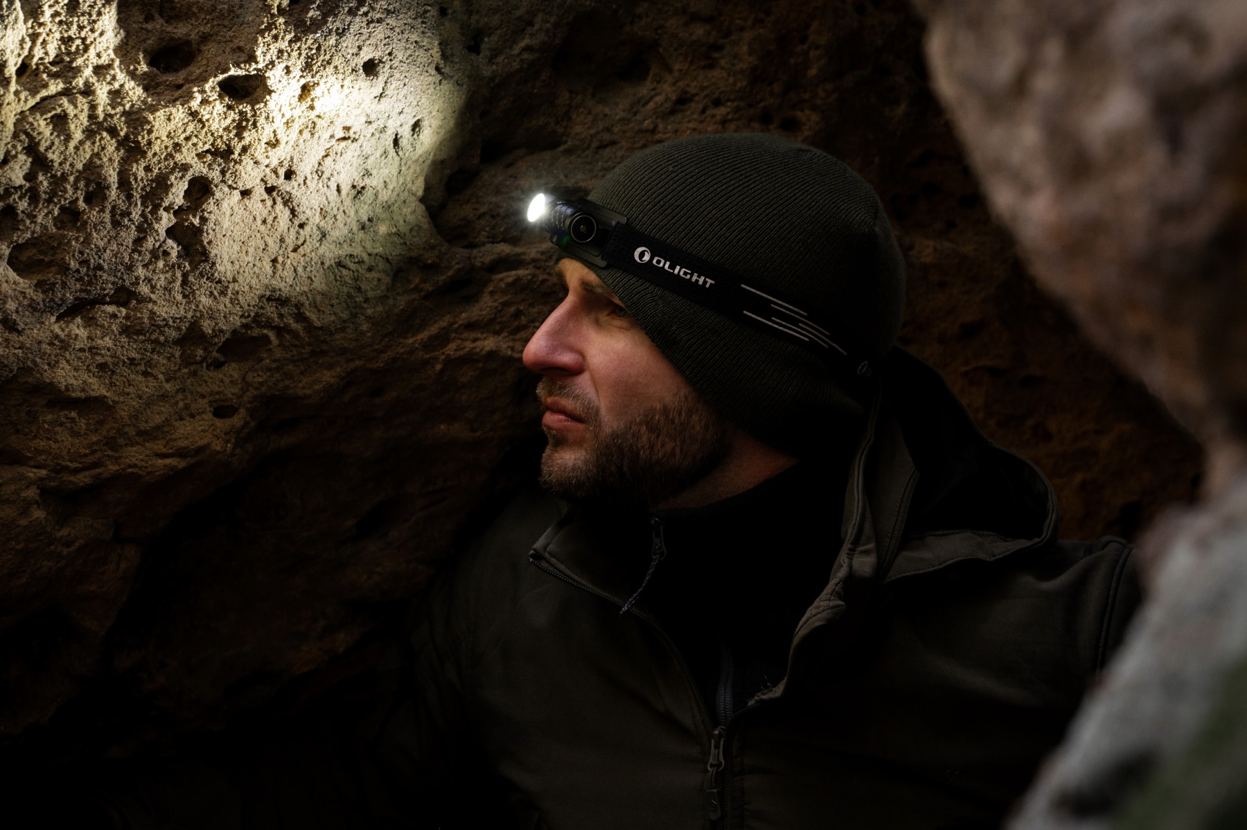 Olight Perun 3 Mini HCRI Neutral White Black Headlamp and Angled Flashlight with Headband - 920 lumens