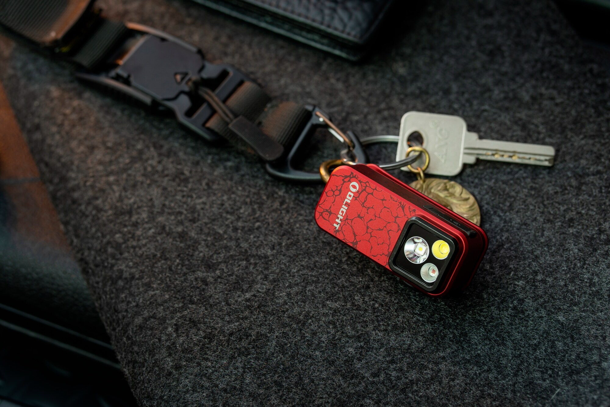 Olight Oclip Pro Rechargeable Flashlight Molten Lava - 500 lumens