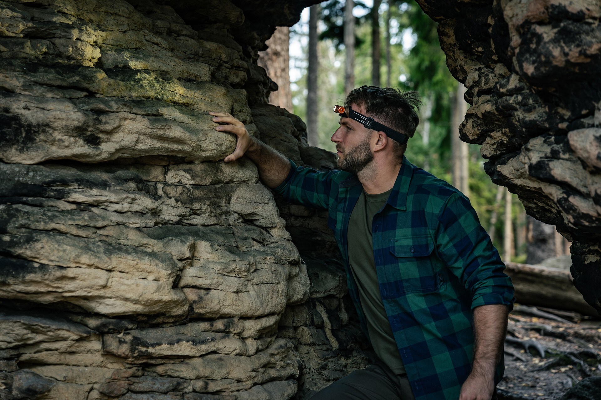 Olight Perun 3 Mini Cool White Ghost Blaze Head and Angle Flashlight with headband - 1250 lumens