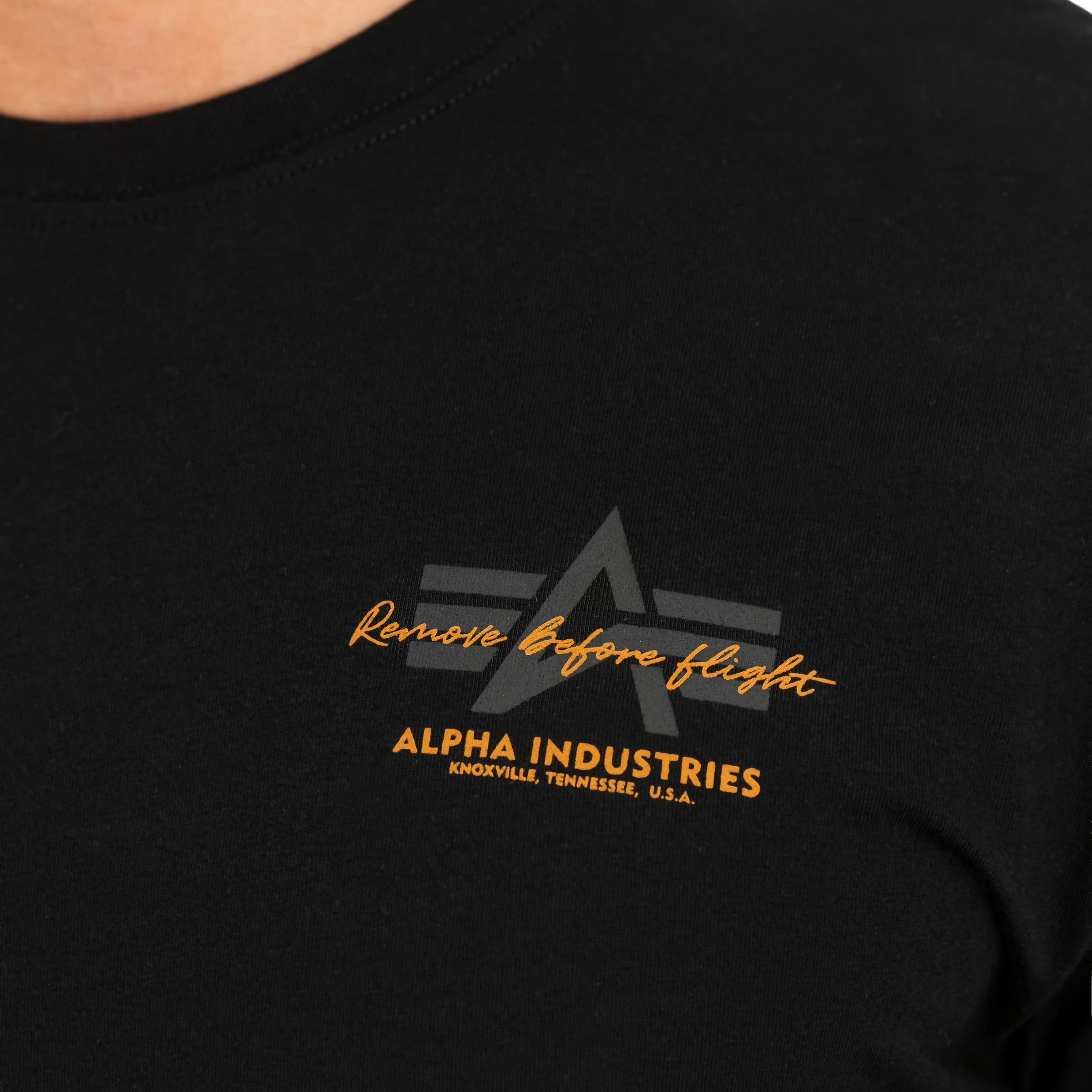 Alpha Industries Tonal Logo Print T-shirt - Black