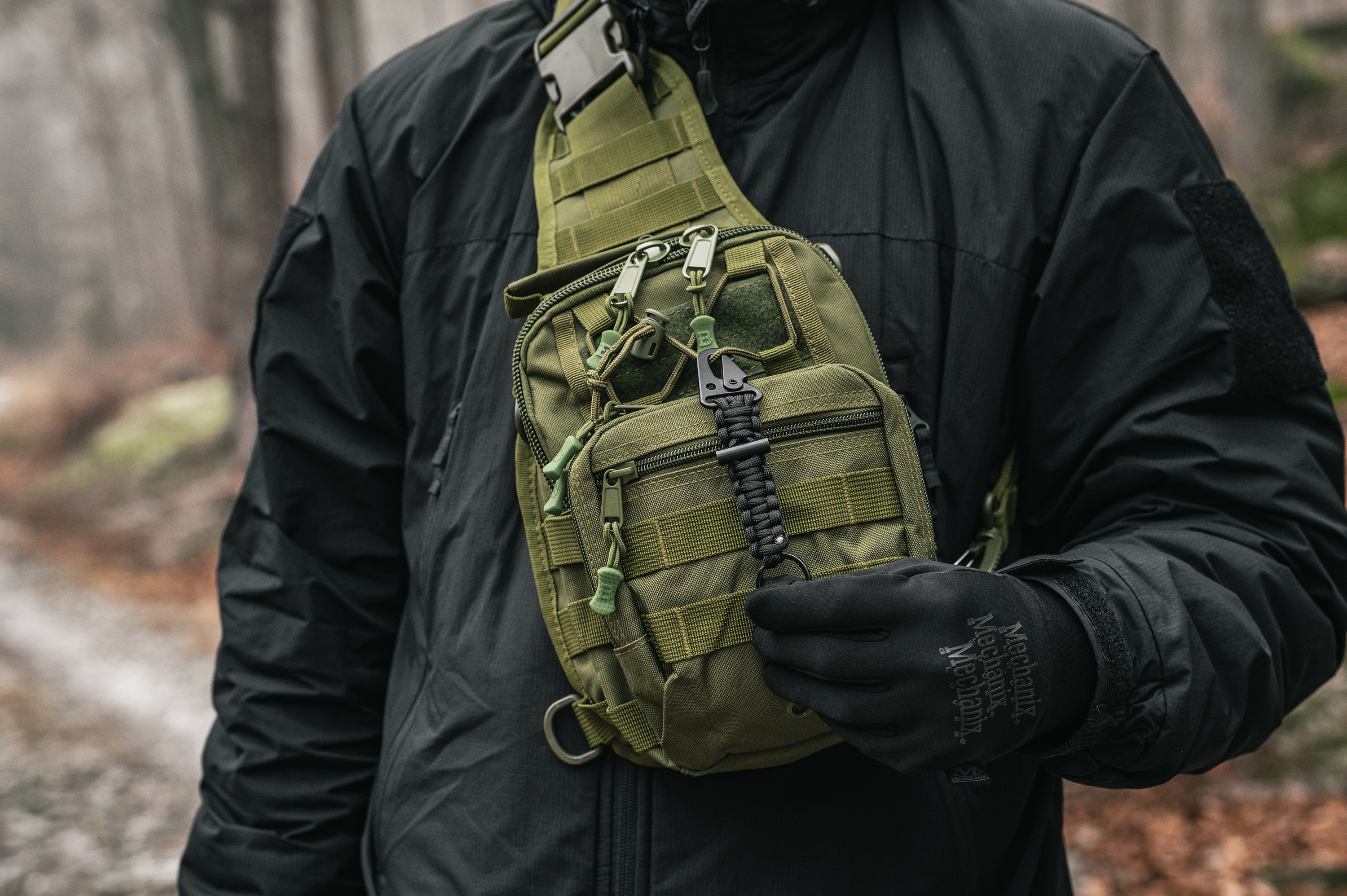 Badger Outdoor Paracord Keychain with flint - Black