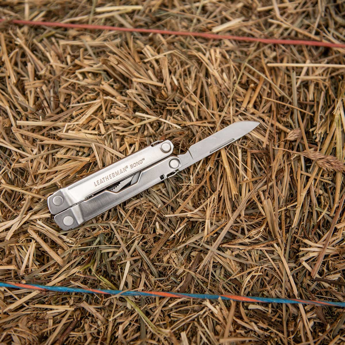 Leatherman Bond Multitool with sheath