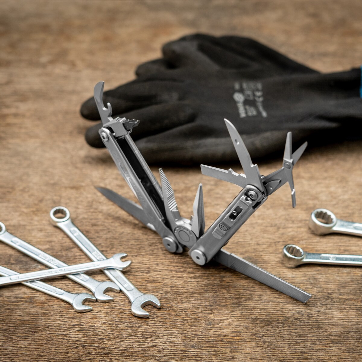 Leatherman Curl Multitool with sheath