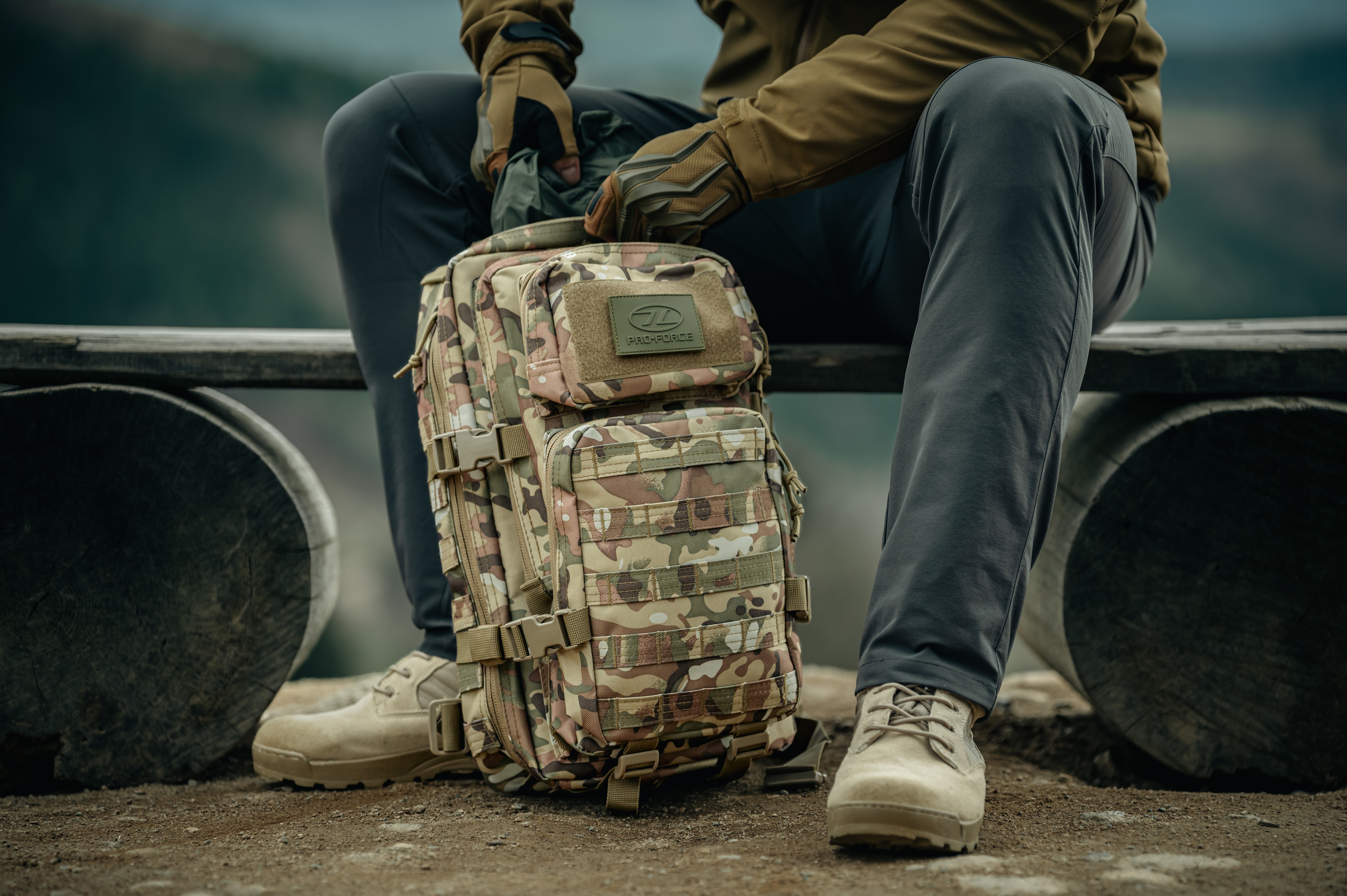 Highlander Forces Recon Backpack 28 l - Arid MC Camo