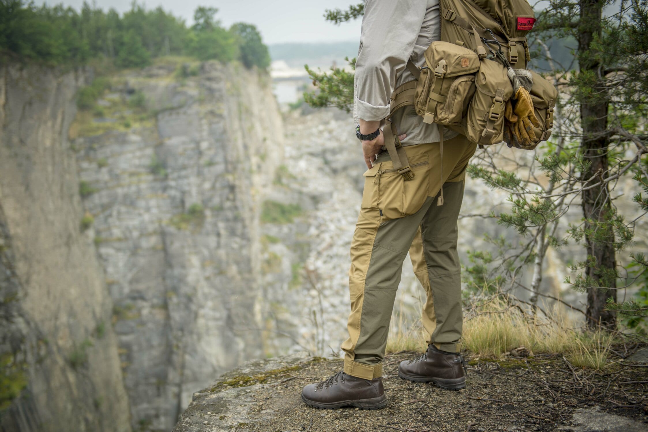 Pantaloni Helikon-Tex Hybrid Outback DuraCanvas - Coyote/Taiga Green