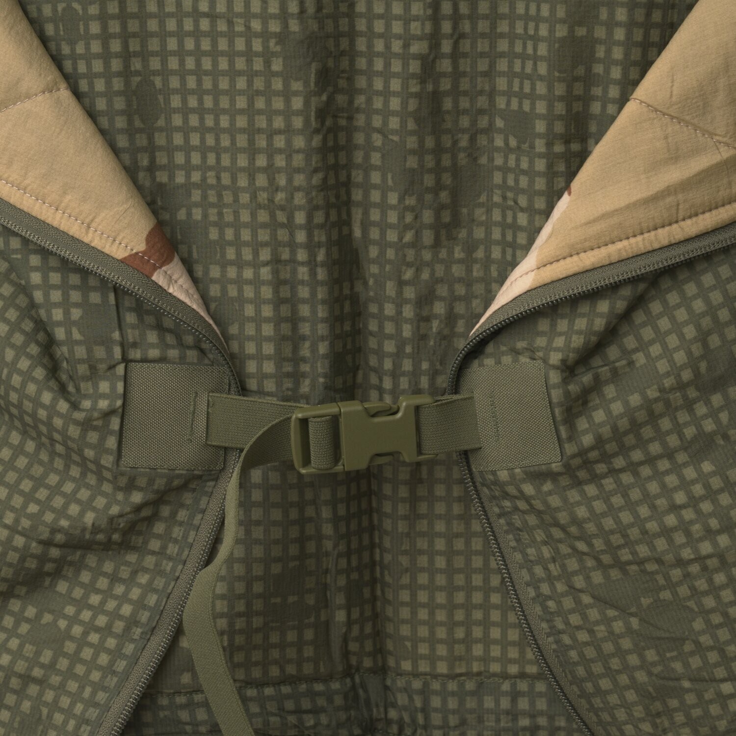 Poncho bifacciale Helikon-Tex Swagman Roll con funzione sacco a pelo - Desert Night Camo/US Desert