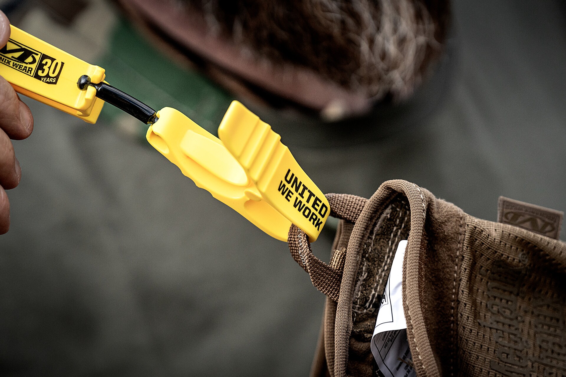 Clip Mechanix per fissare guanti - Yellow