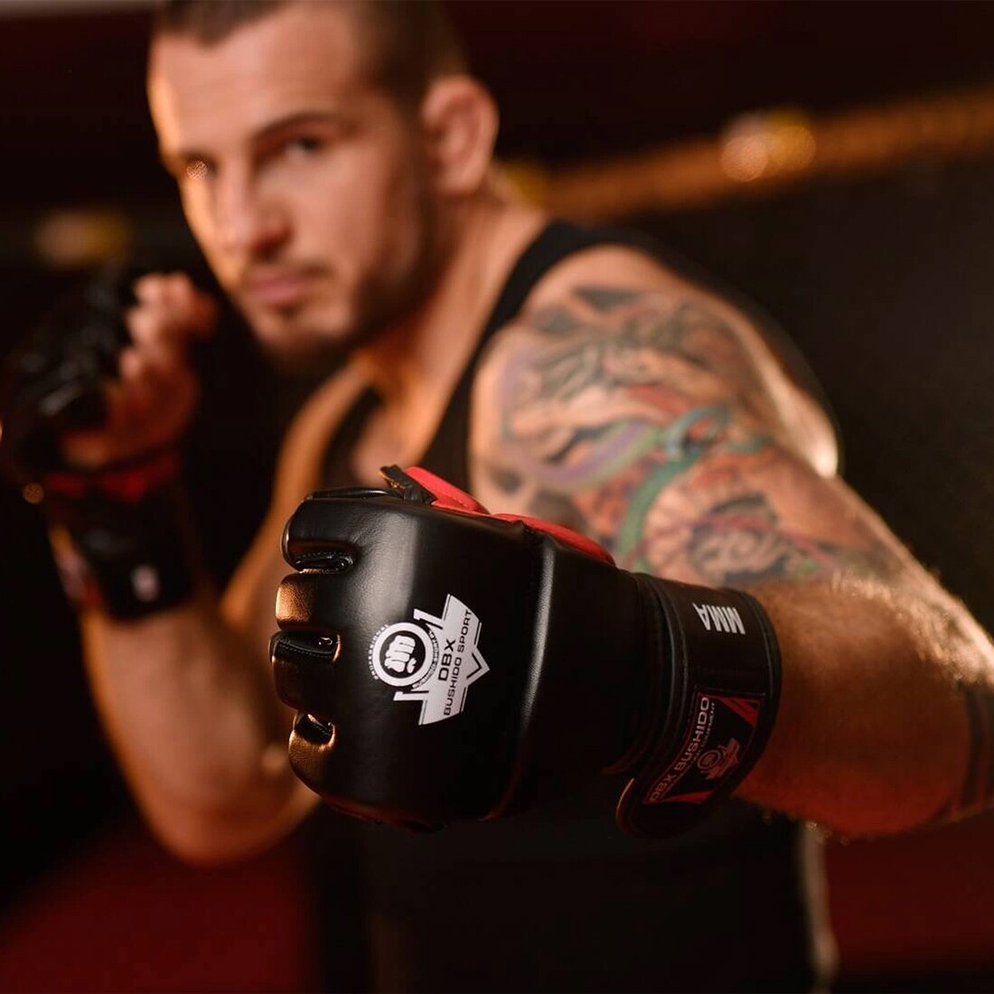 Guanti MMA DBX Bushido E1V3 - Nero/Rosso