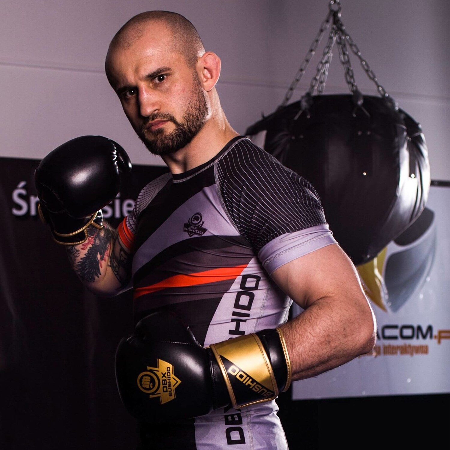 Guanti da boxe DBX Bushido B-2V10 - Nero/Oro