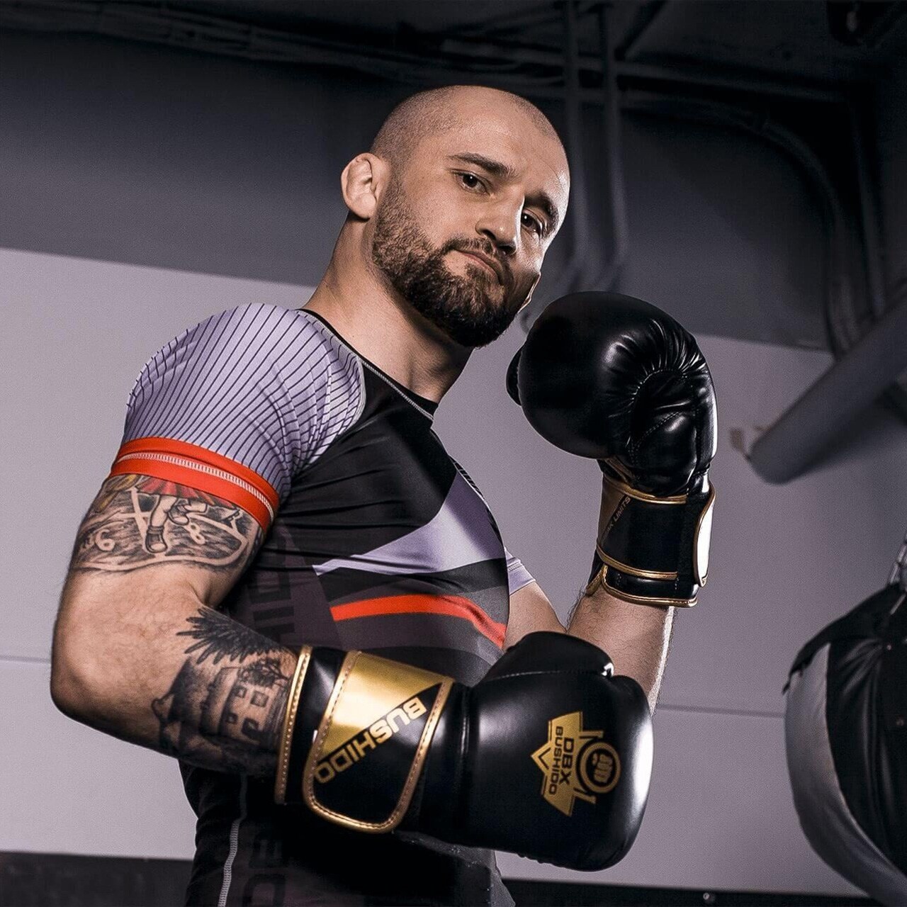 Guanti da boxe DBX Bushido B-2V10 - Nero/Oro