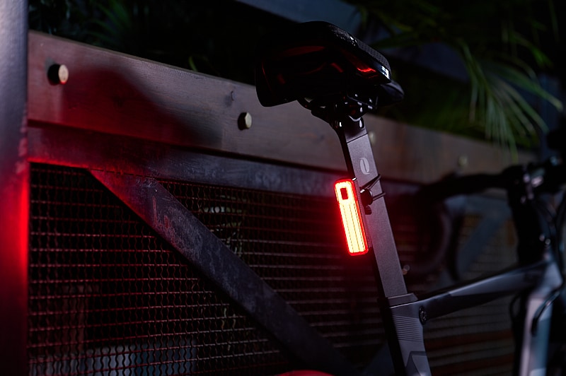 Luce posteriore per bicicletta Moon Helix Sense 300 lumen