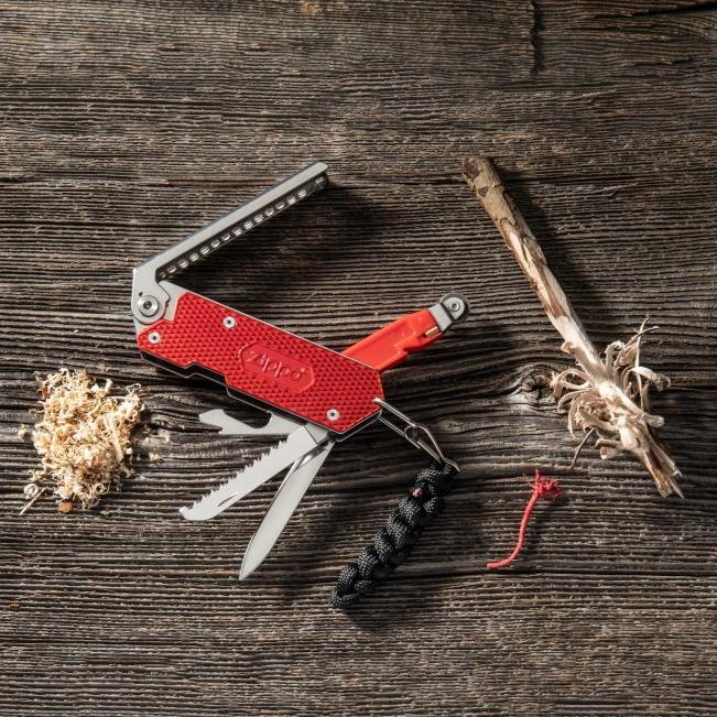 Multitool Zippo Fire Starting