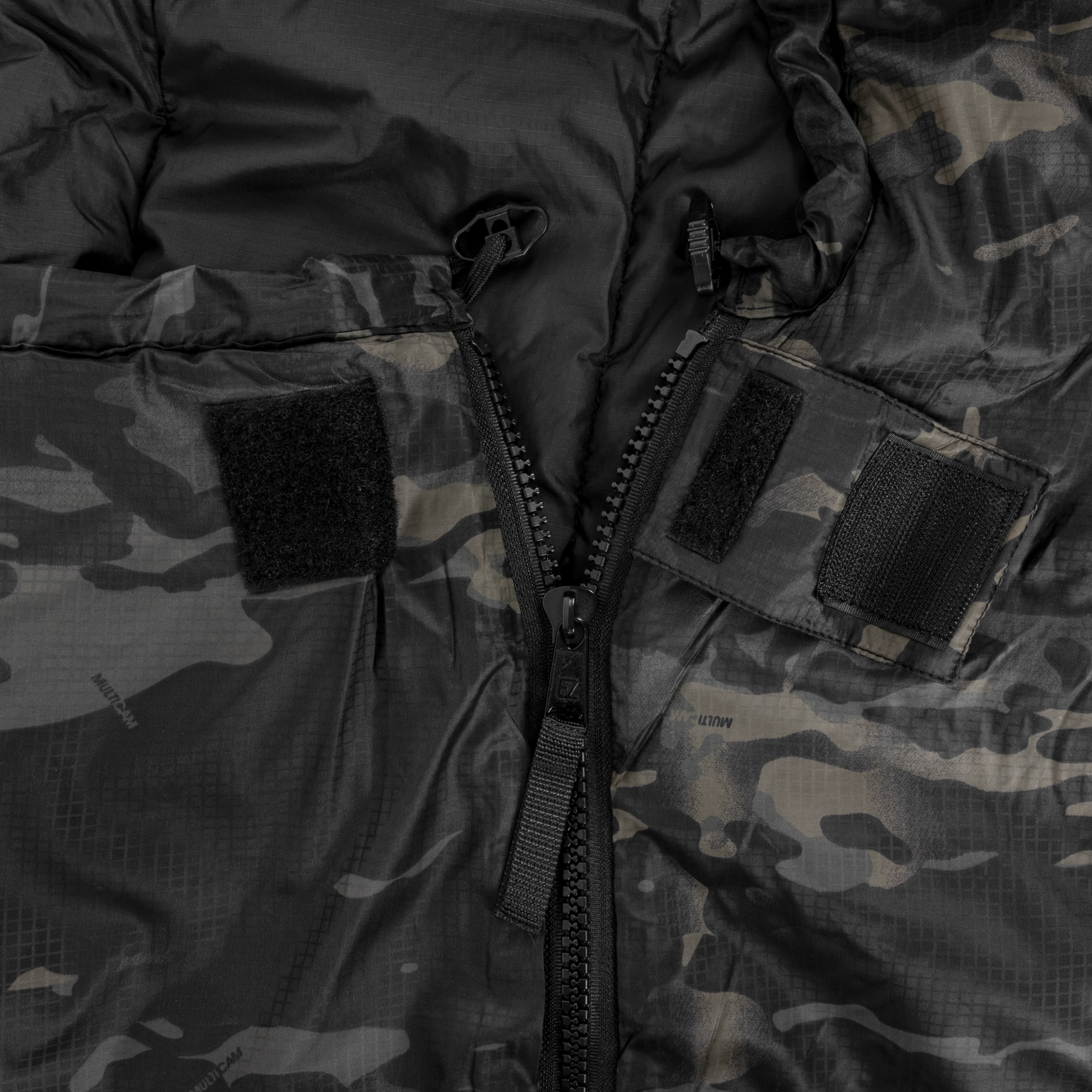 Sacco a pelo Carinthia Tropen Medium - MultiCam Black Sinistra