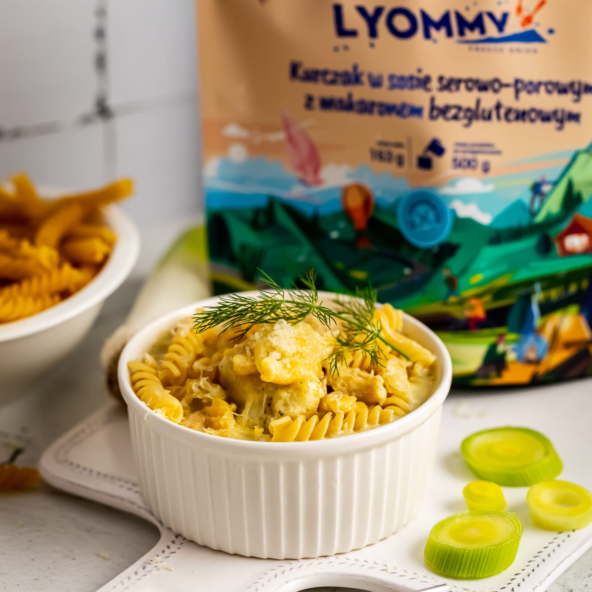 Pasto liofilizzato Lyommy Pollo in salsa di formaggio e porri con pasta senza glutine 163 g/748 kcal