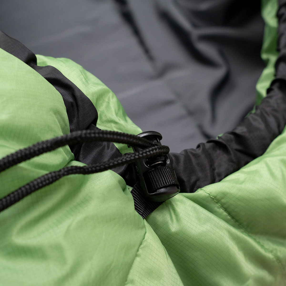 Sac de dormit Alpinus Ultralight 850 Verde - Stâng