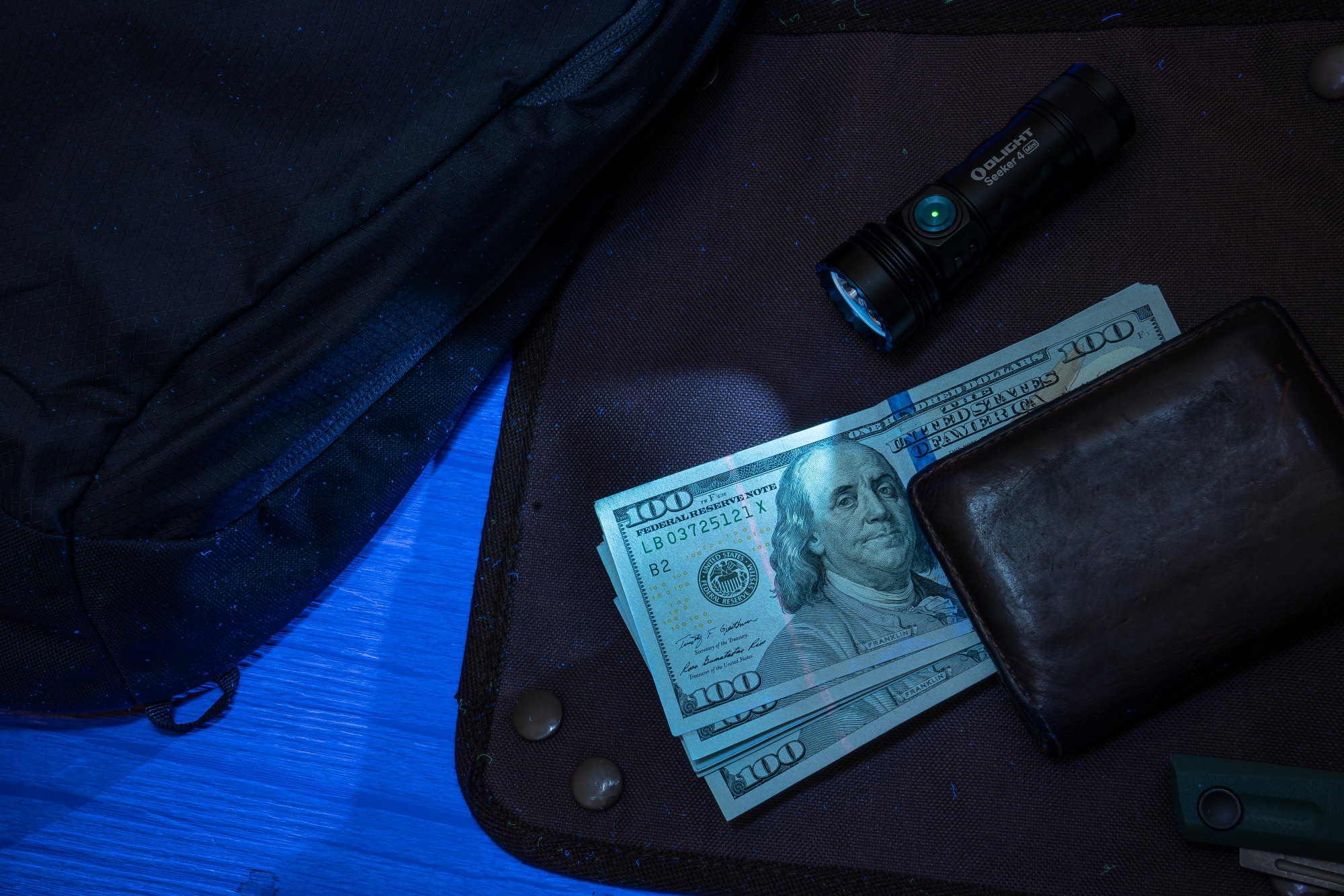 Lanternă tactică Olight Seeker 4 Mini Cool White OD Green - 1200 lumeni