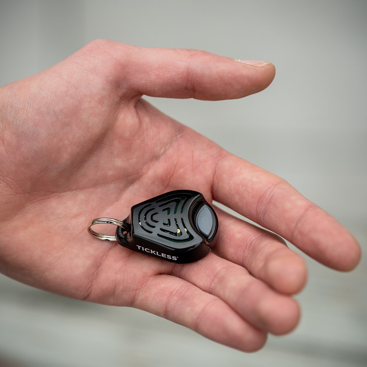 Dispozitiv pentru protecție ultrasonică împotriva căpușelor TickLess Pet - pentru animale de companie - Black