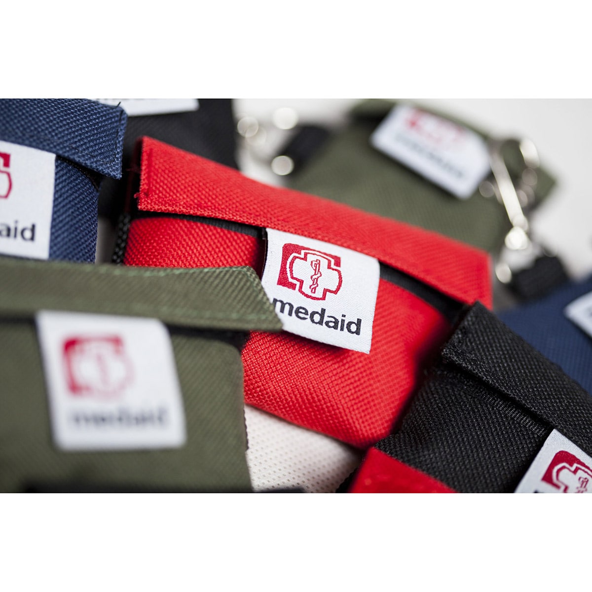 Trusă de prim ajutor tip breloc Medaid Mini Plus - Red