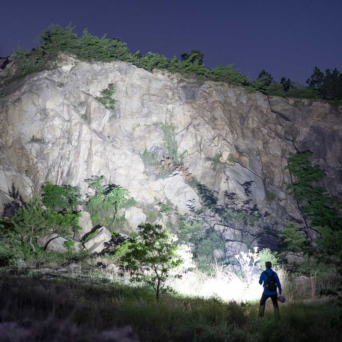 Lanternă tactică Olight Seeker 4 Mini Cool White Blue - 1200 lumeni