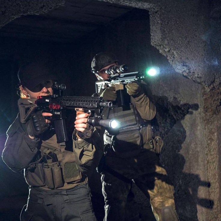 Lanternă Armytek Dobermann Pro Magnet USB - 1500 lumeni