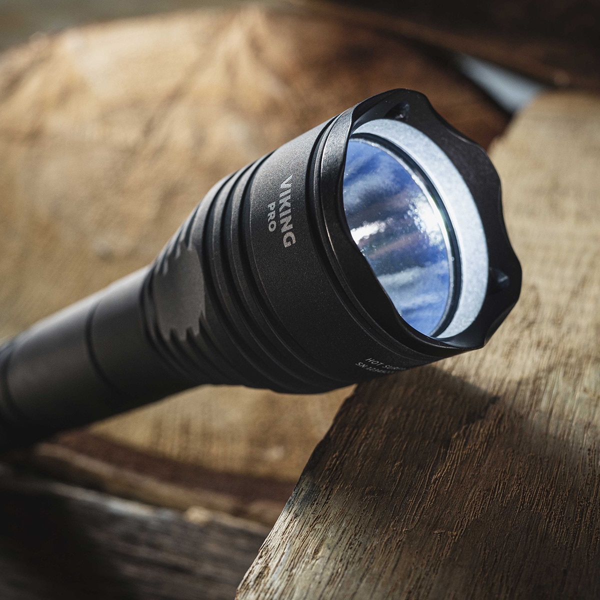 Lanternă Armytek Viking Pro Magnet USB Warm - 2050 lumeni