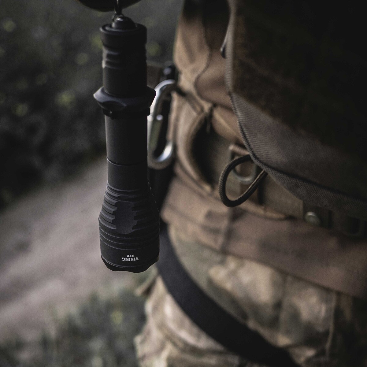 Lanternă Armytek Viking Pro Magnet USB Warm - 2050 lumeni