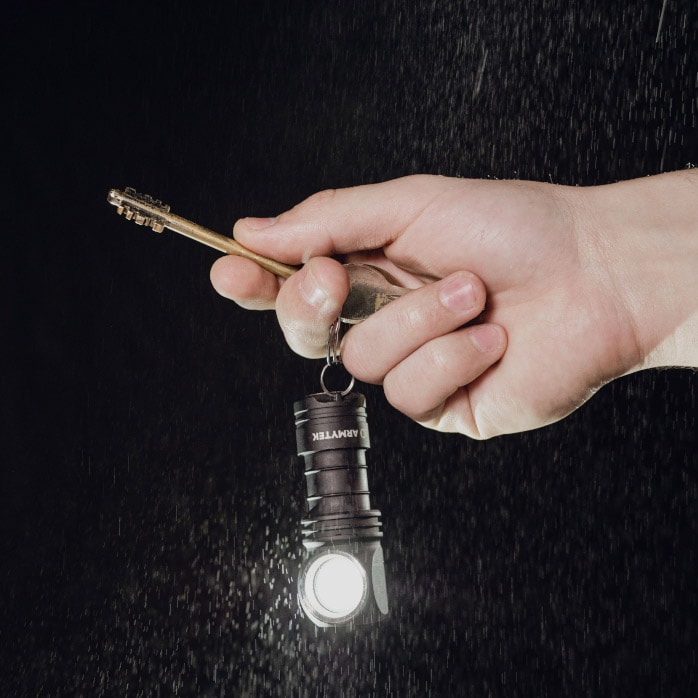 Lanternă frontală și unghiulară Armytek Wizard C1 Pro Magnet USB White - 1000 lumeni