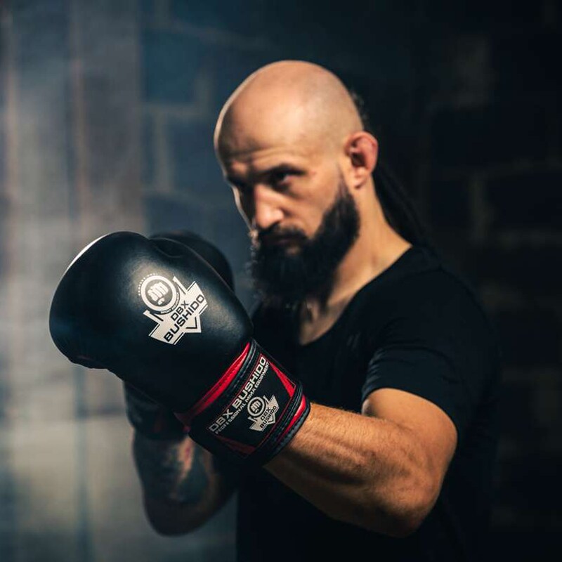 Mănuși de box DBX Bushido ARB-407 - Negre/Roșii