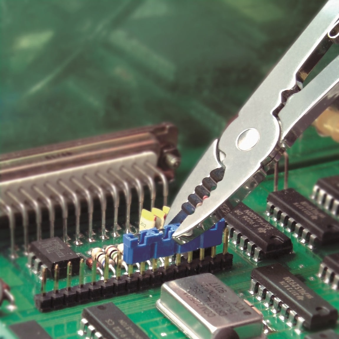 Briceag Victorinox Cyber Tool M - Transparent Red