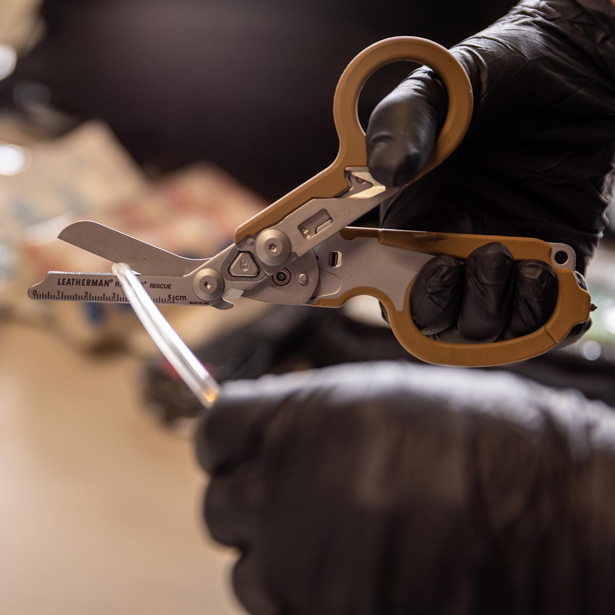 Multitool Leatherman Raptor Rescue Tan cu husă Utility