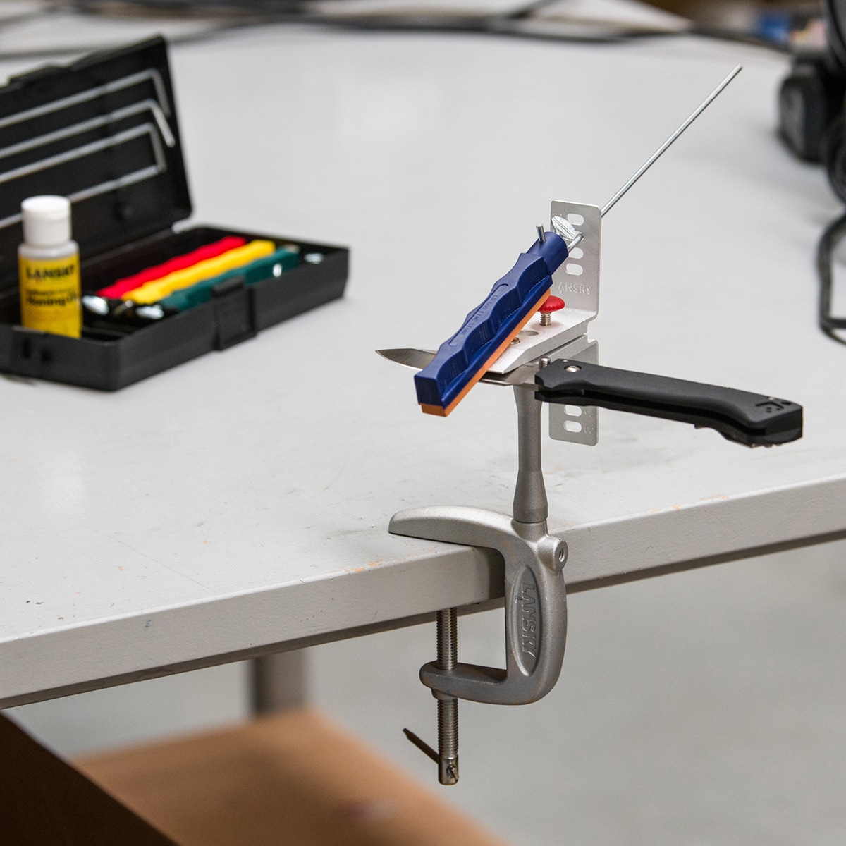 Clemă de fixare pentru sistemul de ascuțire Lansky Pedestal Mount