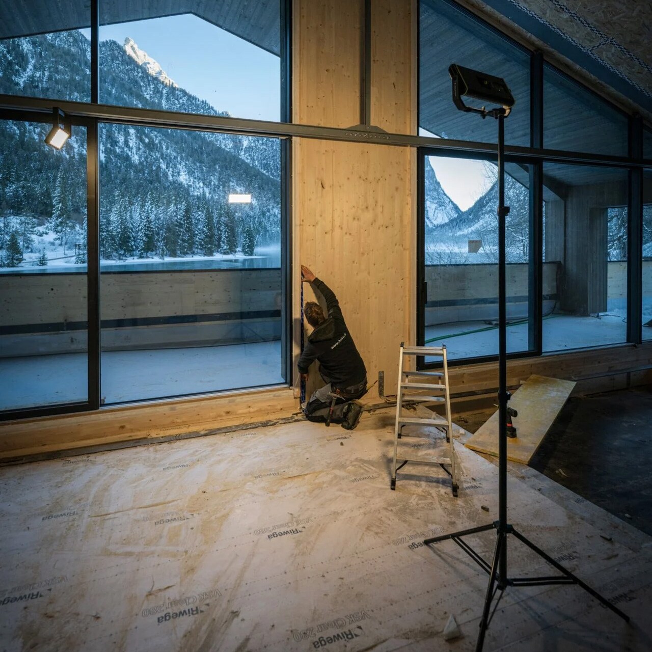 Lampă de atelier Ledlenser AF12R Work - 8000 lumeni