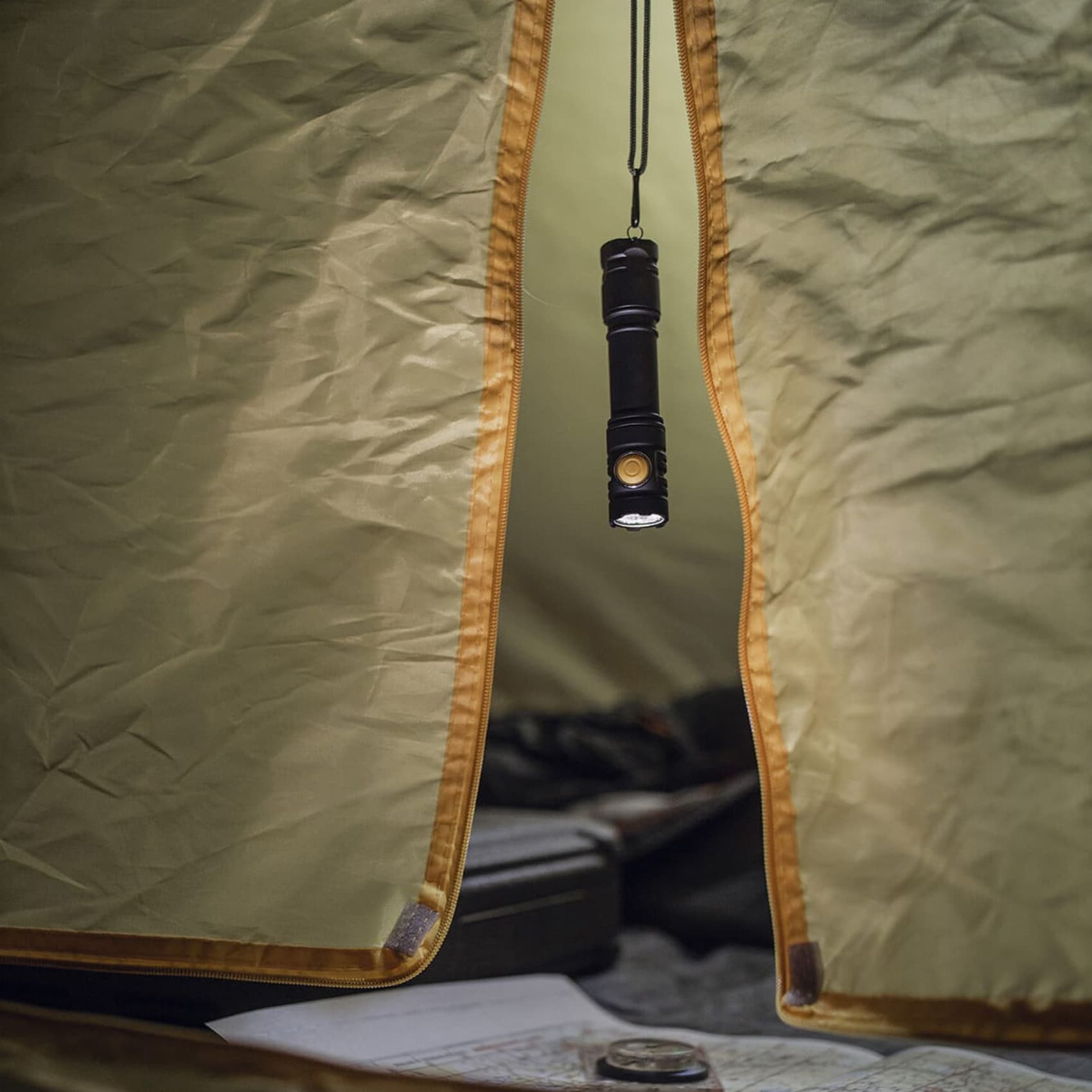 Lanternă Armytek Partner C2 Magnet USB Warm - 1240 lumeni