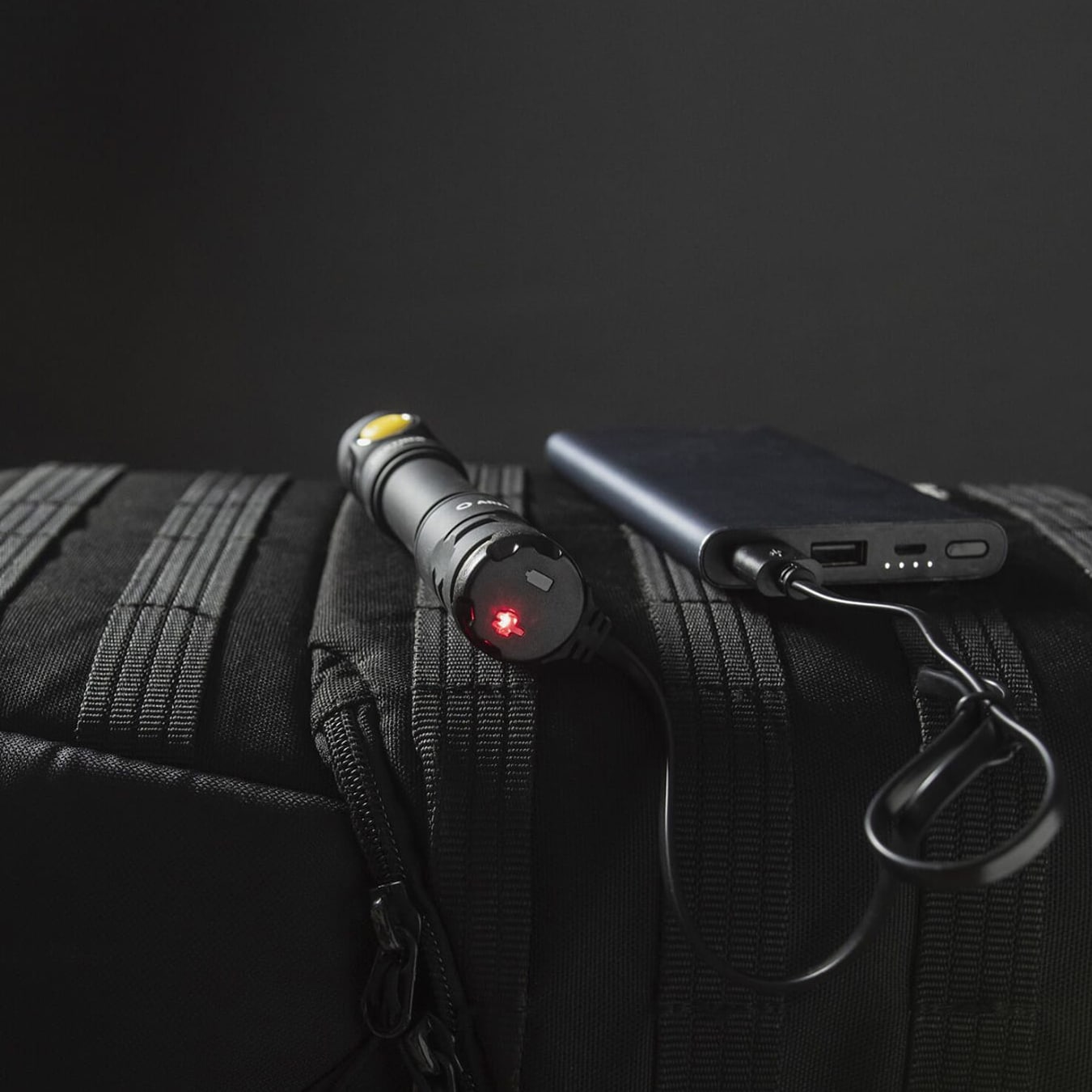 Lanternă Armytek Partner C2 Magnet USB Warm - 1240 lumeni