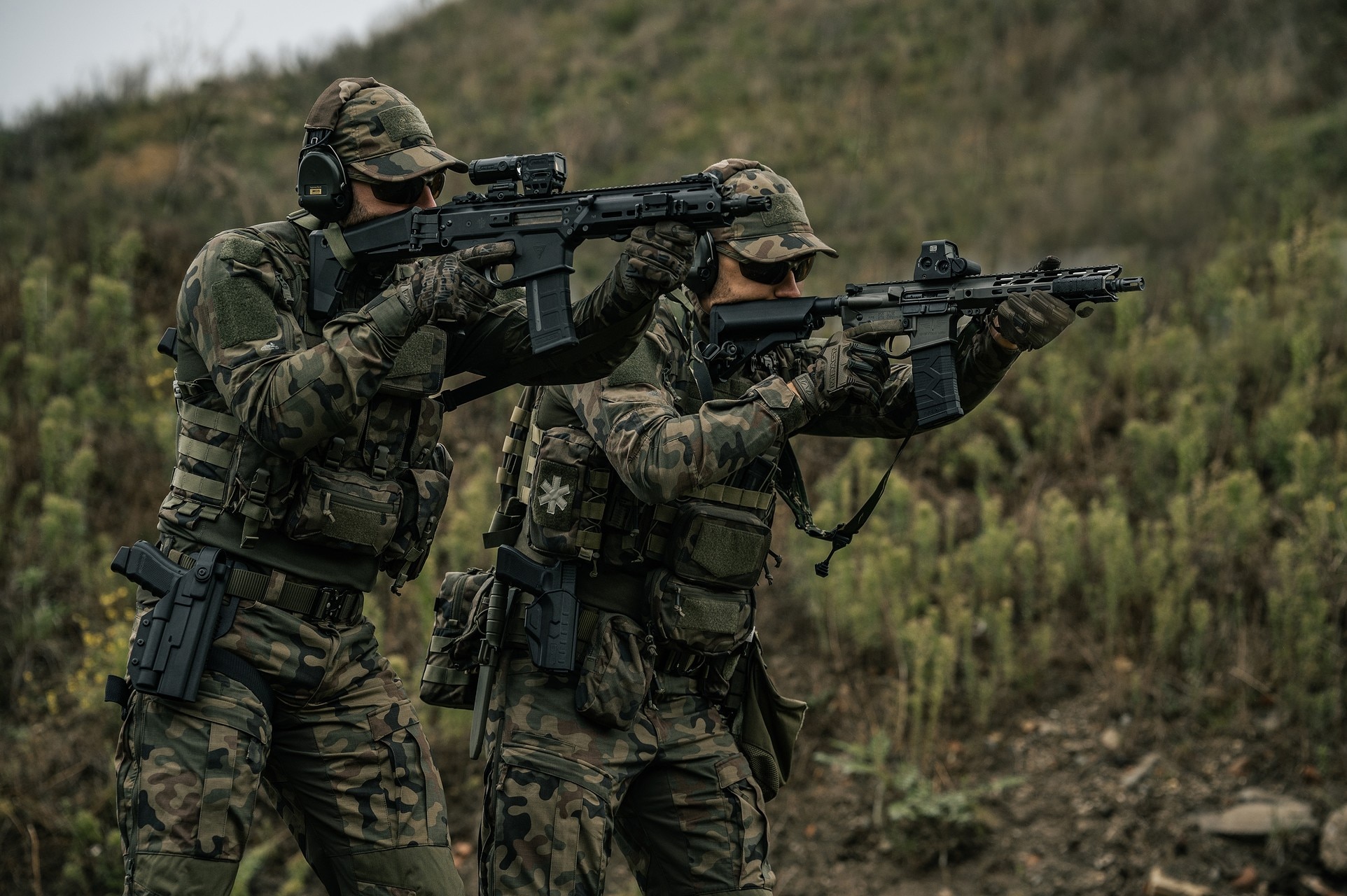 Vestă tactică Helikon Guardian Recce Chest Rig - wz.93 Pantera PL Woodland