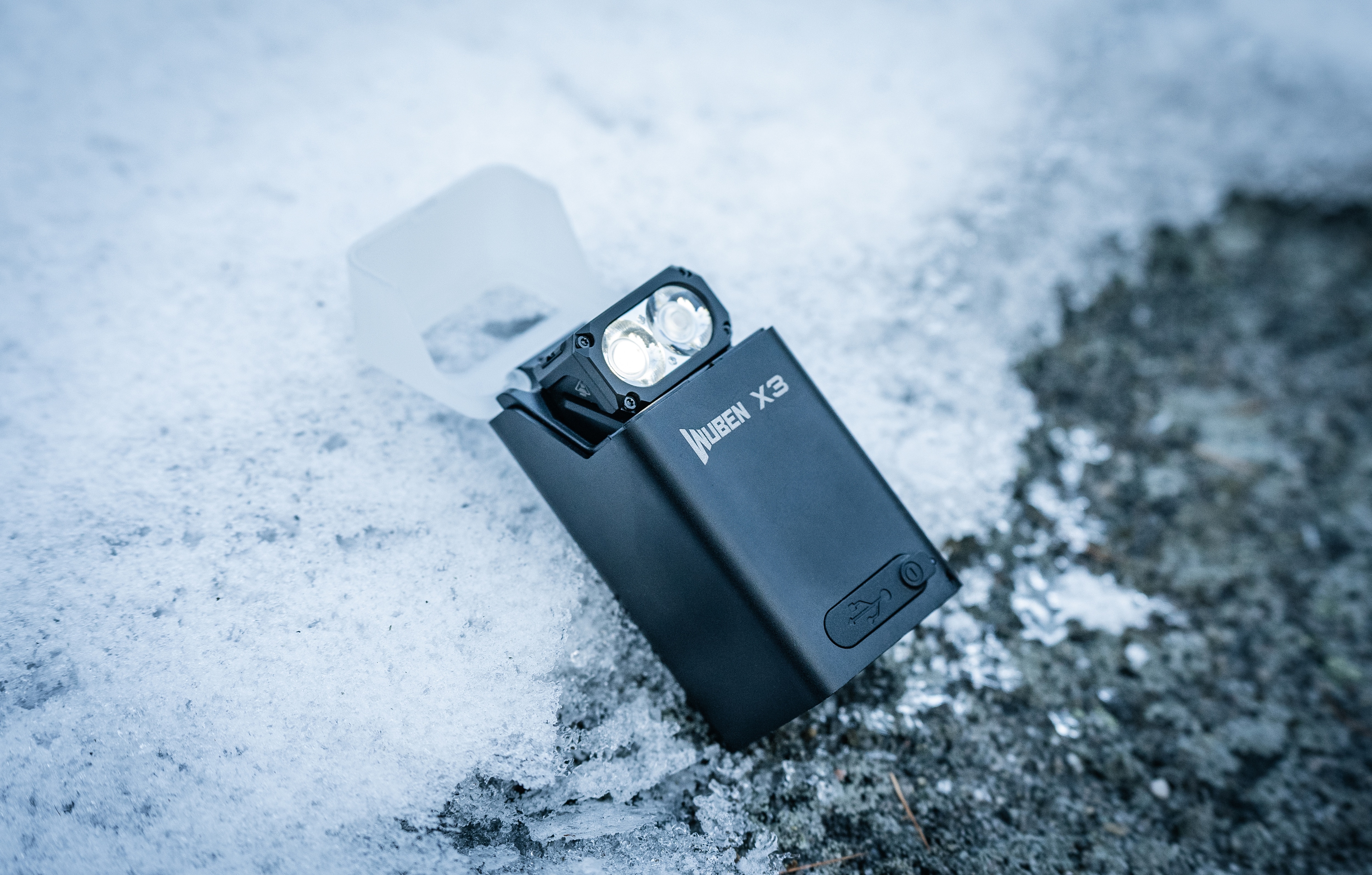 Lanternă Wuben X3 Pro Black + Aluminum Charging Box - 700 lumeni