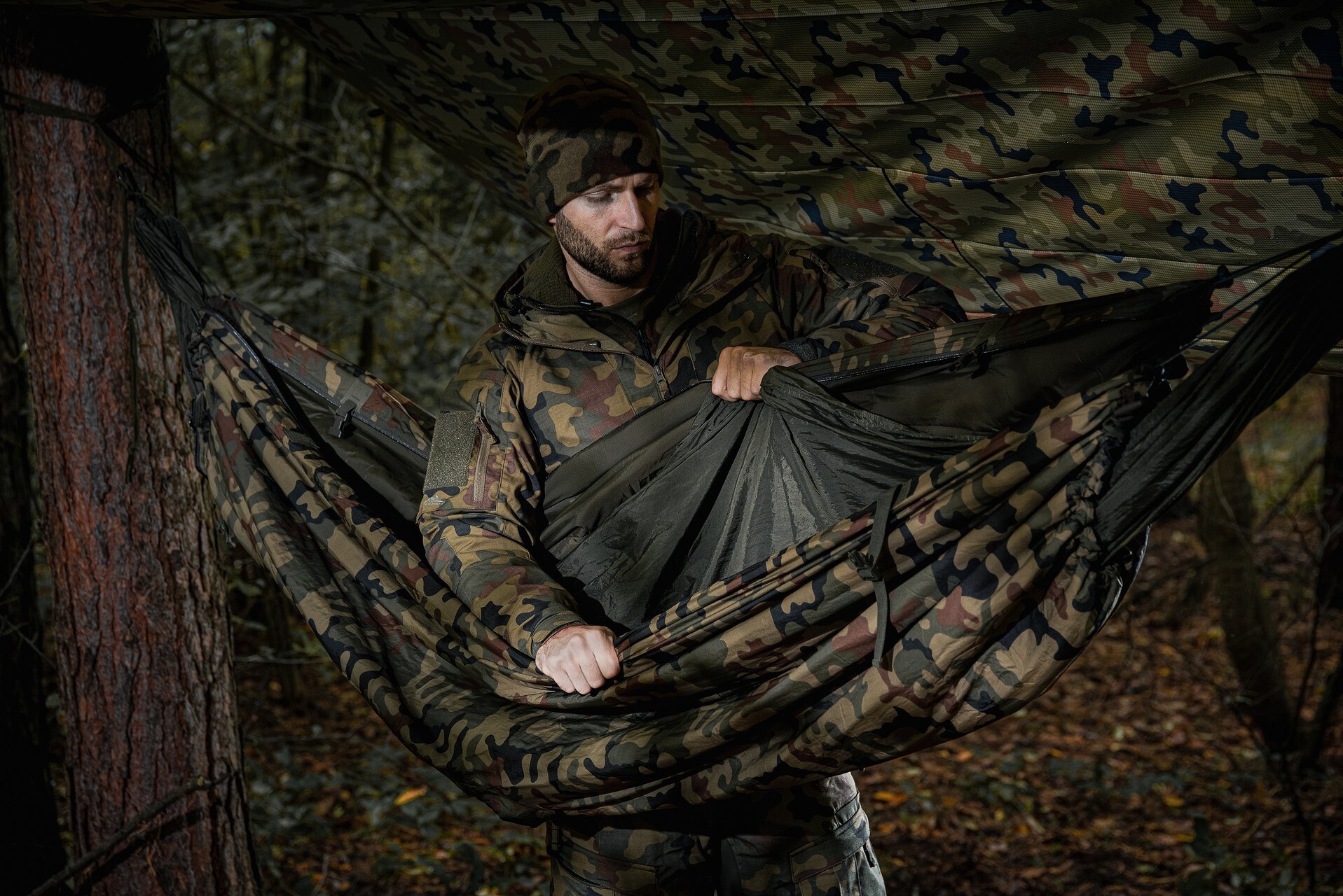 Poncho Helikon-Tex Swagman Roll Climashield Apex cu funcția de sac de dormit - wz.93 Pantera PL Woodland
