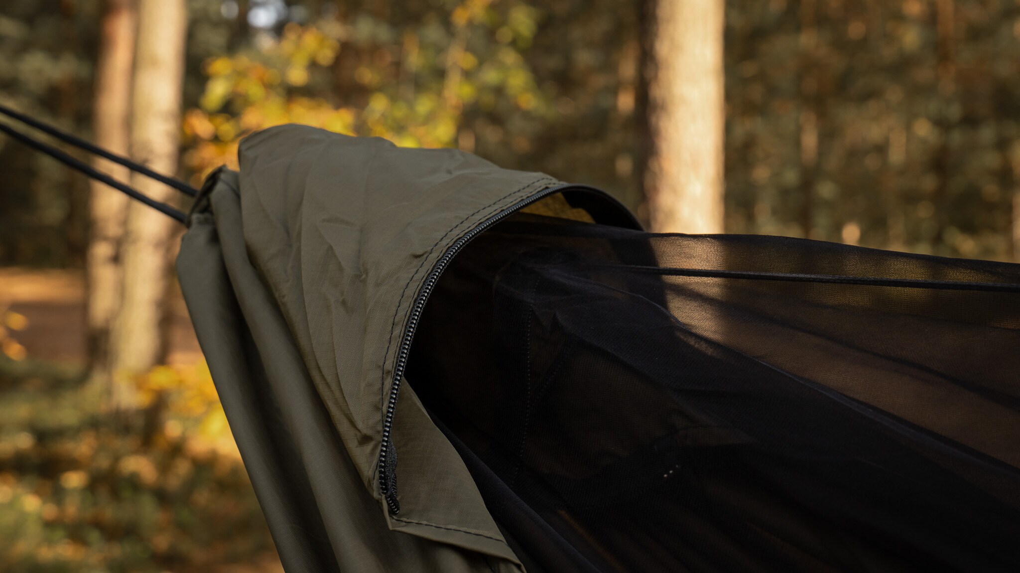 Hamac ultraușor TigerWood Ważka V2 Long Pocket Khaki -cu plasă împotriva insectelor