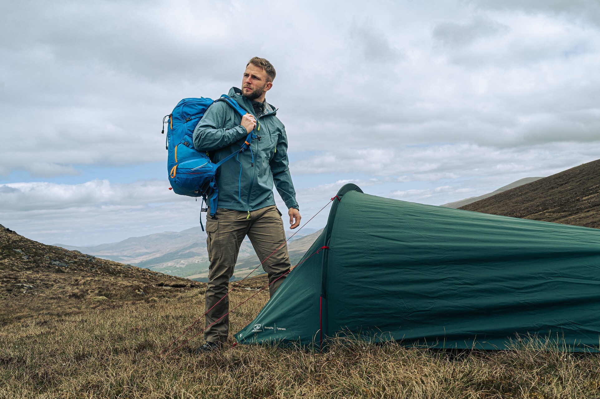 Cort pentru 1 persoană Highlander Outdoor Respite Tunnel Tent - Pine Green