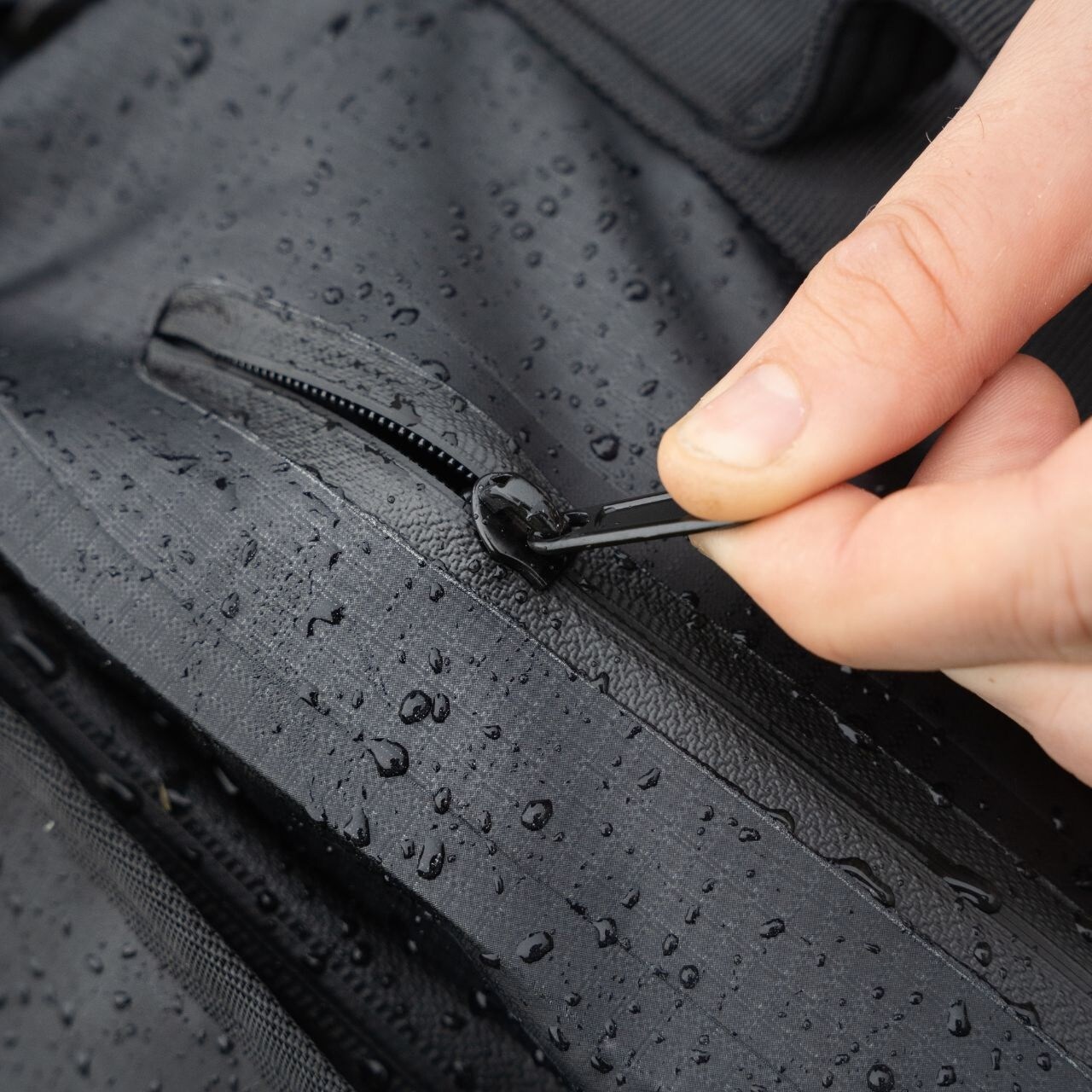 Geantă impermeabilă Alpinus Maui 30 l - Neagră