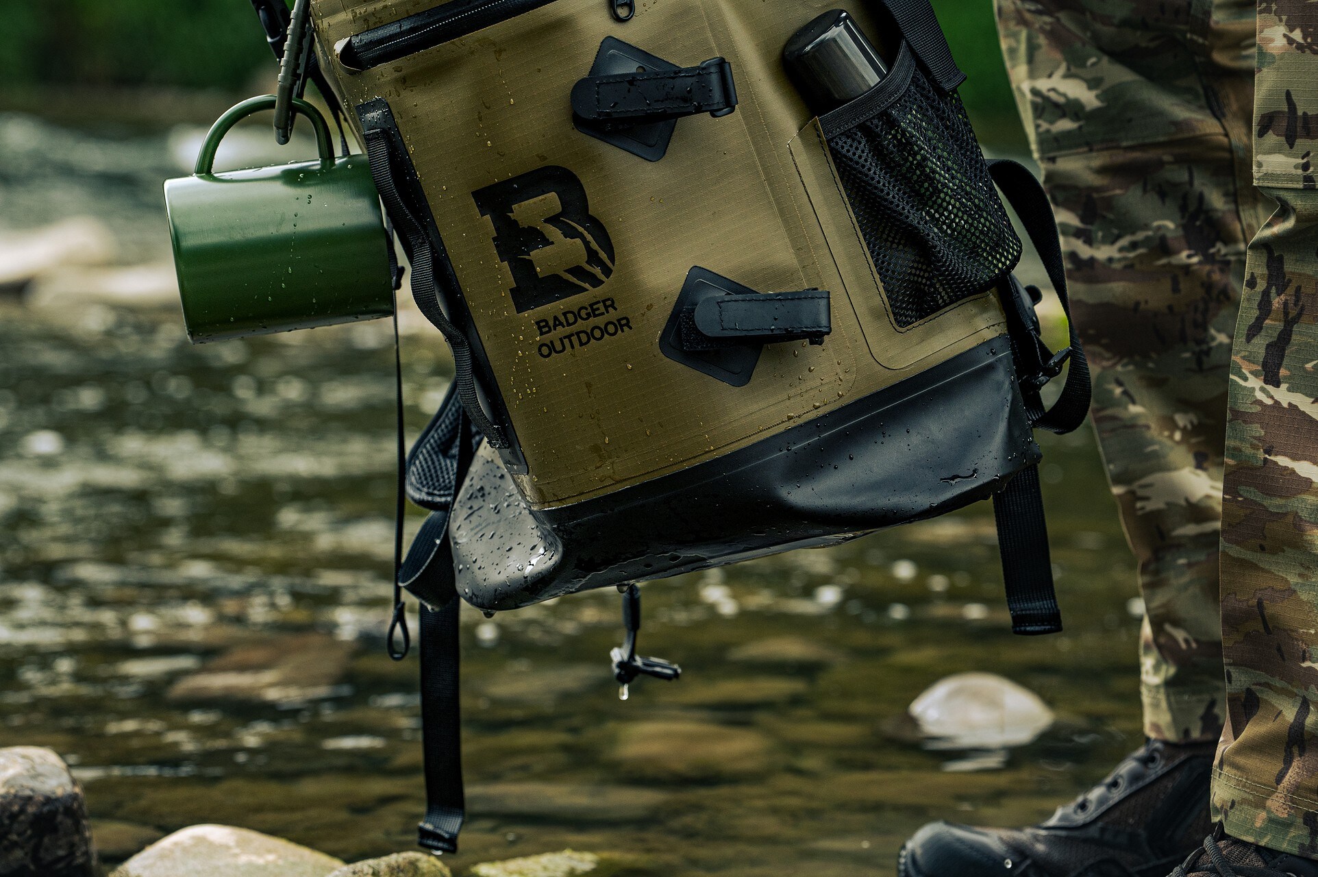 Rucsac impermeabil Badger Outdoor TPU 40 l - Military Green
