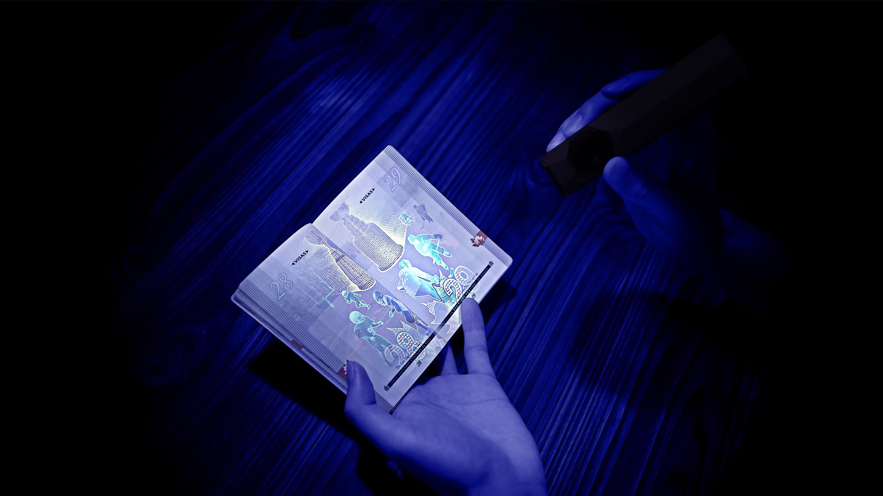 Lanternă Olight ArkPro Class 1 Cool White Zombie Green - 1500 lumeni