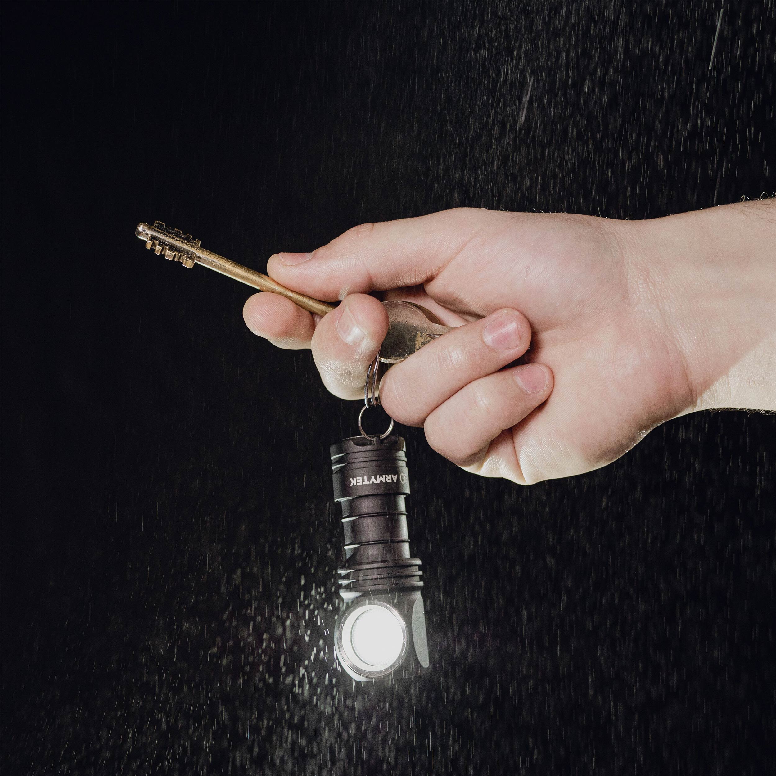 Lanternă frontală și unghiulară Armytek Wizard C1 Pro Magnet USB Yellow PCB - 930 lumeni