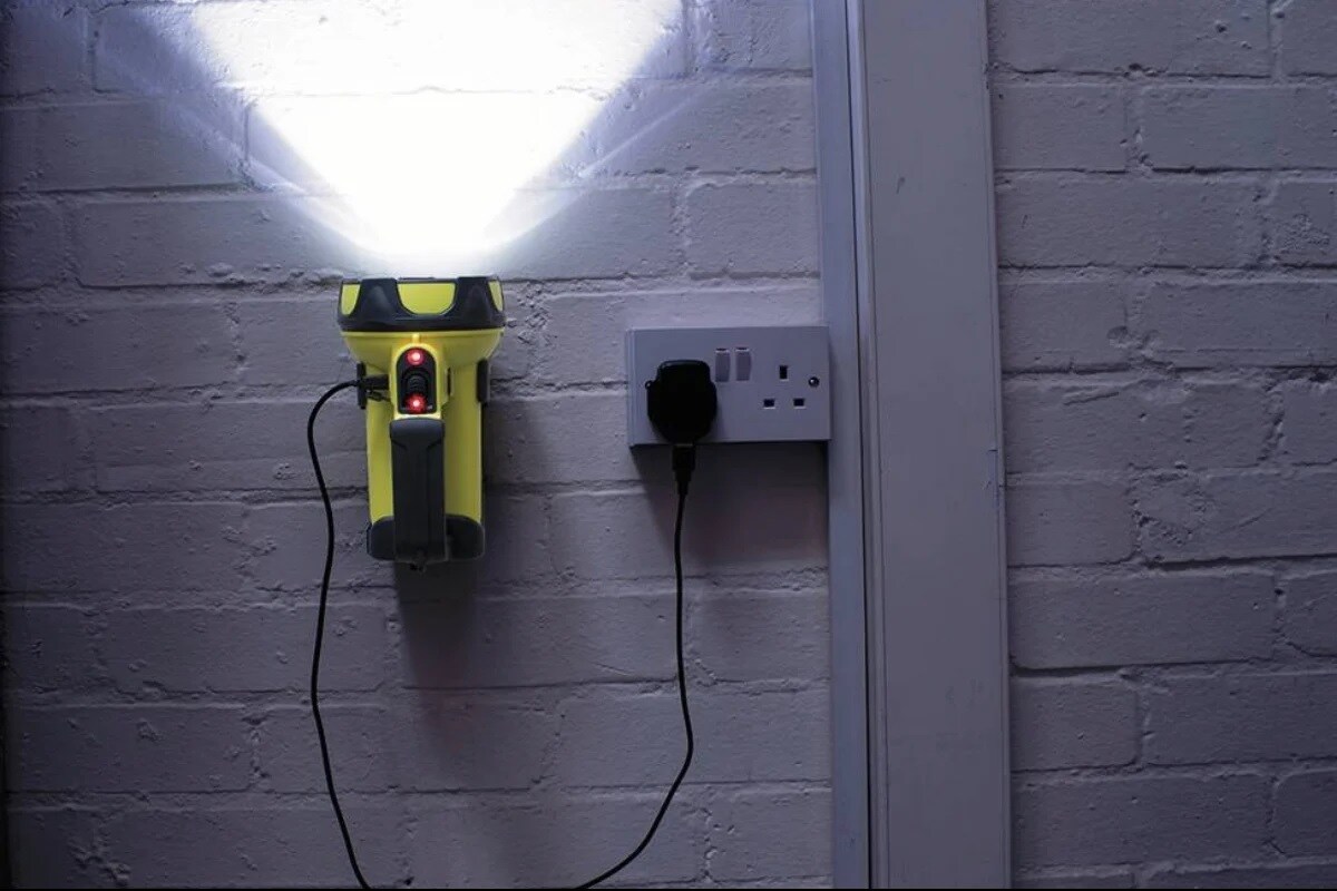 Lanternă NightSearcher Trio-1000 Yellow/Grey - 1000 lumeni