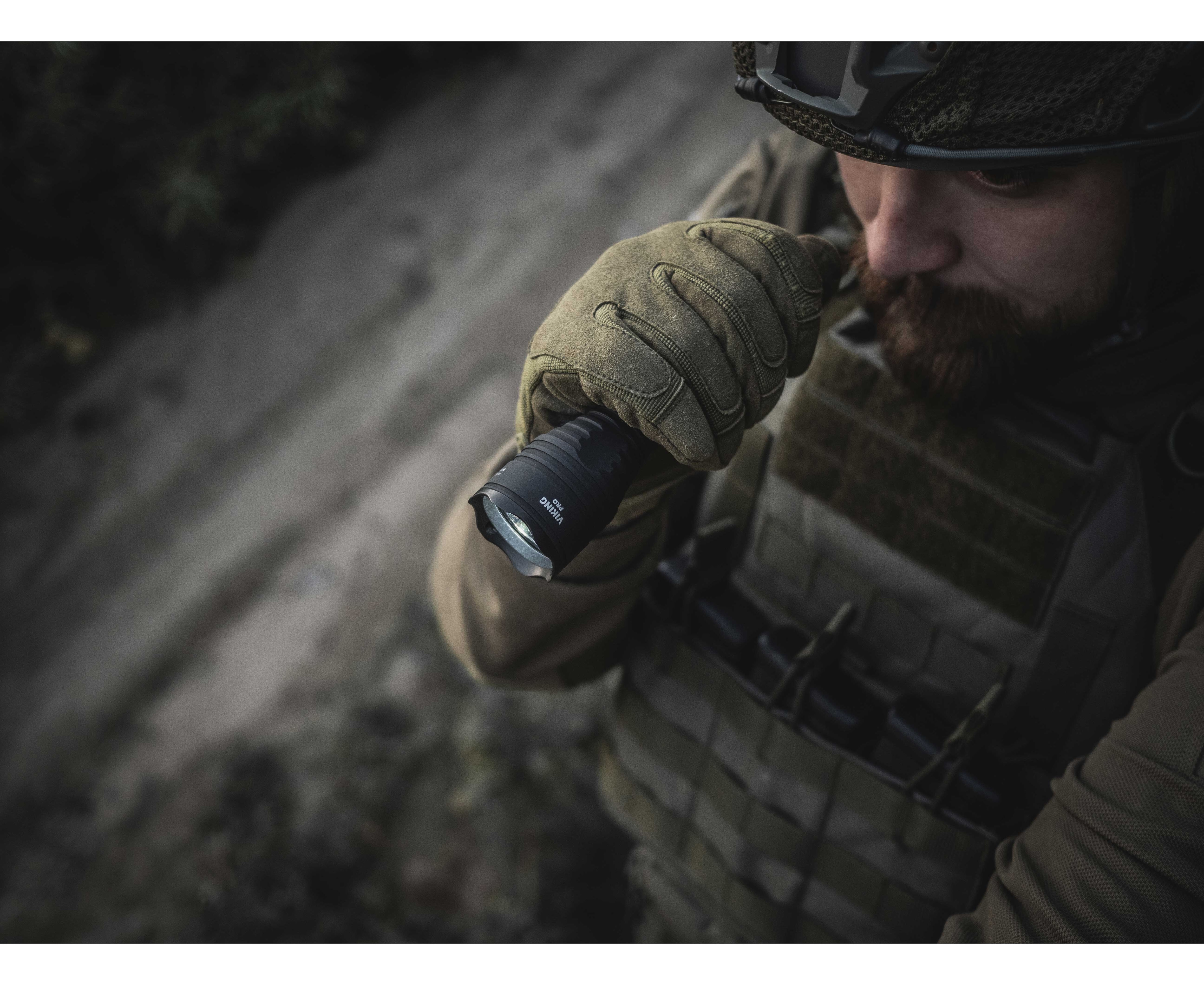 Lanternă Armytek Viking Pro Magnet USB White - 2200 lumeni